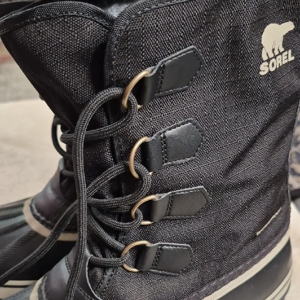 Sorel Black and Cream Rubber Back-Panel Winter Boots Size 10